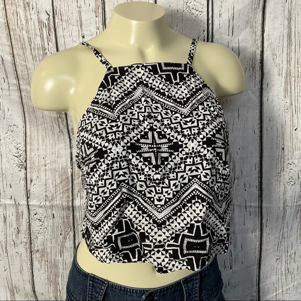 Express Black & White Geometric Pattern Halter Style Crop Top Sz Medium NWT
